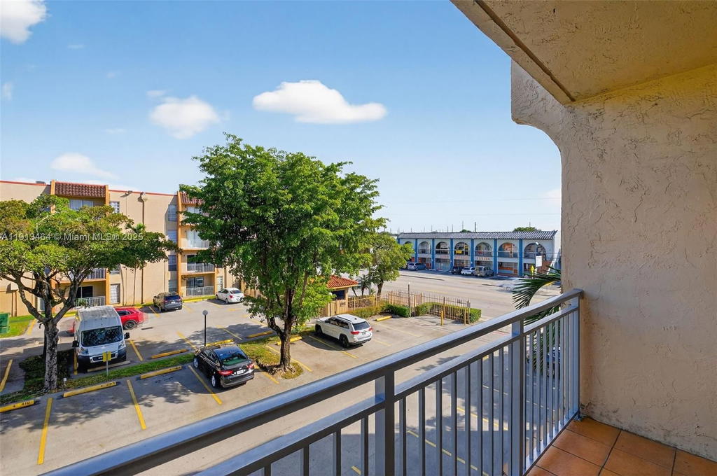 Real estate property located at 4841 7th St #309-4, Miami-dade, Sunset Villas Phase Ii Co, Miami, FL