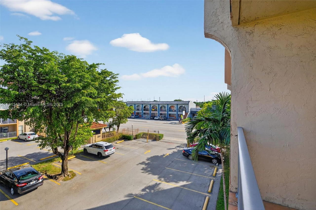 Real estate property located at 4841 7th St #309-4, Miami-dade, Sunset Villas Phase Ii Co, Miami, FL