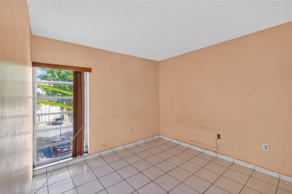 Real estate property located at 4841 7th St #309-4, Miami-dade, Sunset Villas Phase Ii Co, Miami, FL