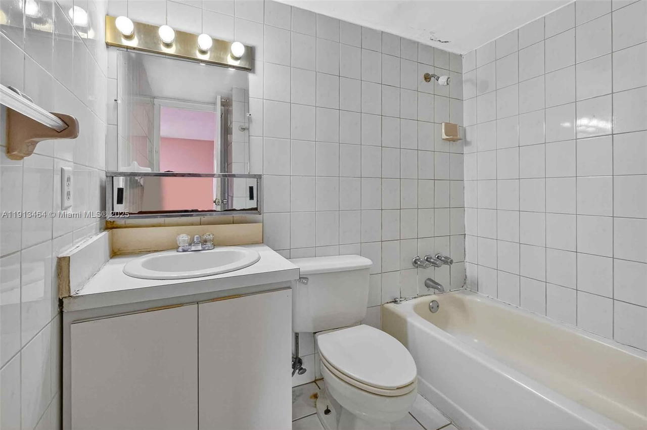 Real estate property located at 4841 7th St #309-4, Miami-dade, Sunset Villas Phase Ii Co, Miami, FL
