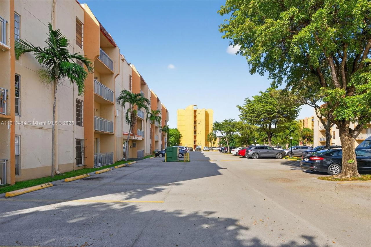 Real estate property located at 4841 7th St #309-4, Miami-dade, Sunset Villas Phase Ii Co, Miami, FL