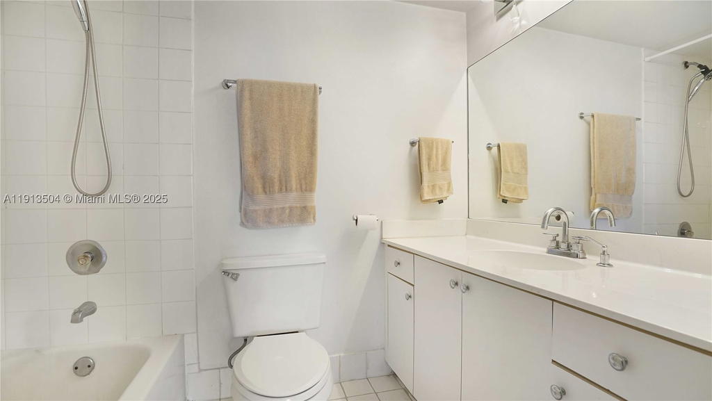 Real estate property located at 1621 Bay Rd #606, Miami-dade, Bayview Plaza Condo, Miami Beach, FL