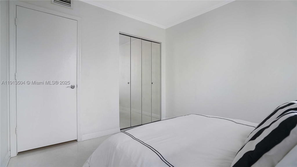 Real estate property located at 1621 Bay Rd #606, Miami-dade, Bayview Plaza Condo, Miami Beach, FL