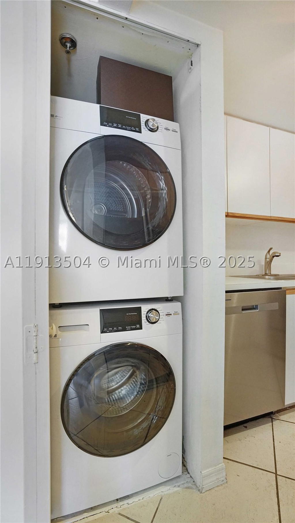Real estate property located at 1621 Bay Rd #606, Miami-dade, Bayview Plaza Condo, Miami Beach, FL