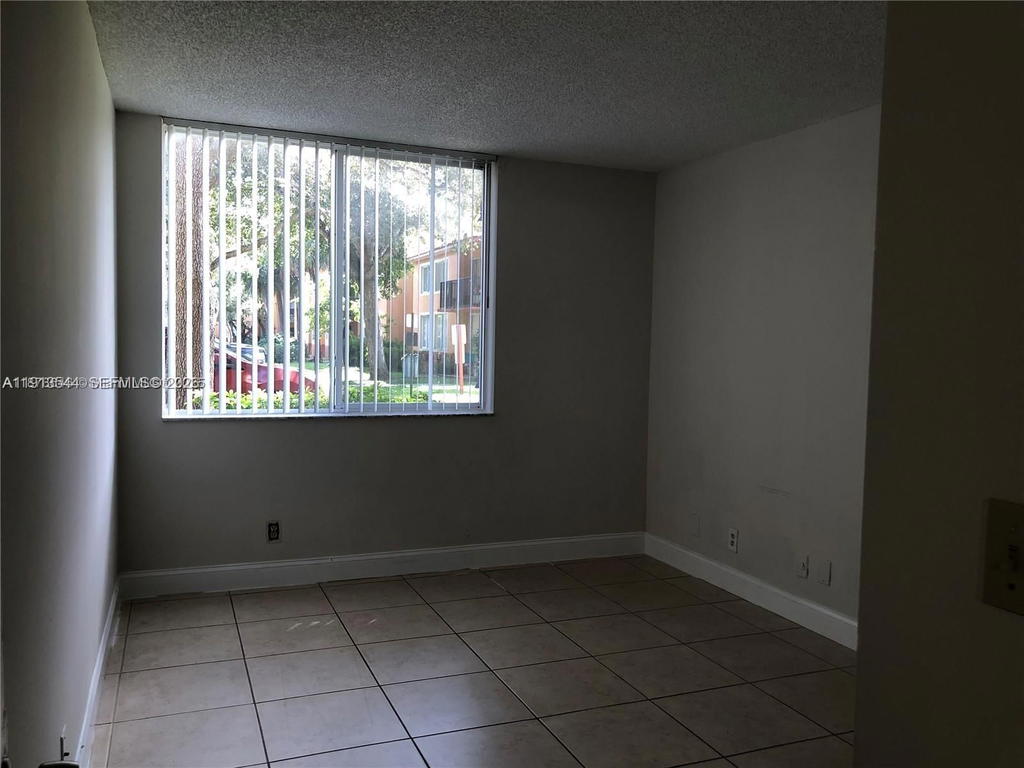 Real estate property located at 10757 Cleary Blvd #104, Broward, Lakes Of Jacaranda Condo, Plantation, FL