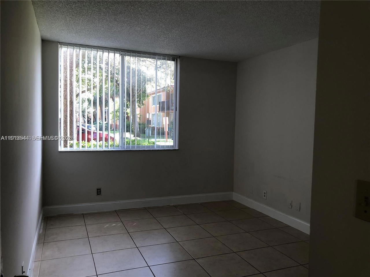 Real estate property located at 10757 Cleary Blvd #104, Broward, Lakes Of Jacaranda Condo, Plantation, FL