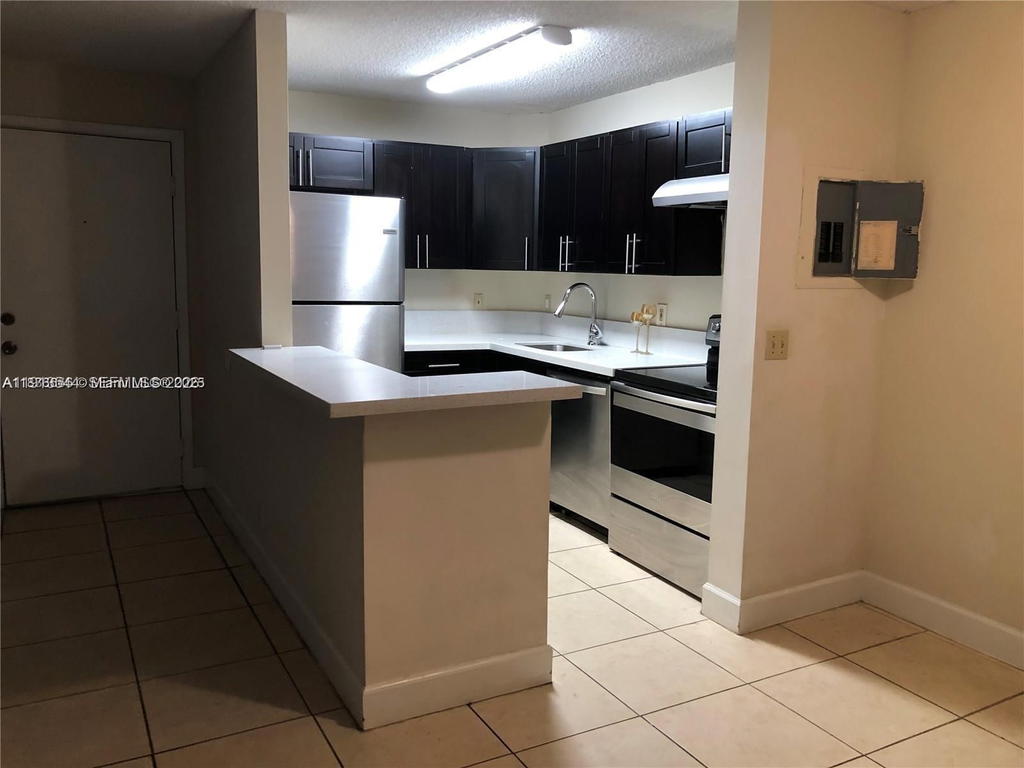 Real estate property located at 10757 Cleary Blvd #104, Broward, Lakes Of Jacaranda Condo, Plantation, FL