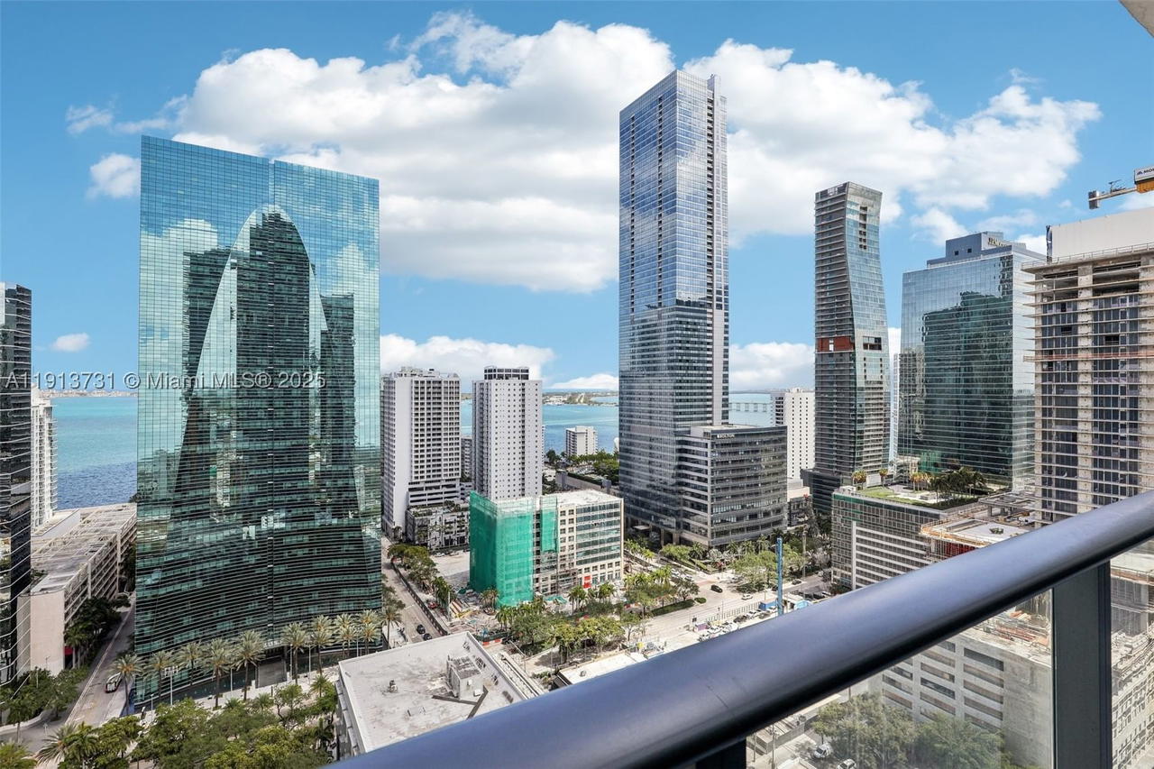 Real estate property located at 1300 Miami Ave #2404, Miami-dade, 1300 S Miami Avenue Condo, Miami, FL