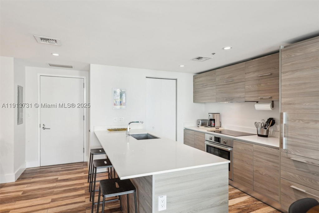 Real estate property located at 1300 Miami Ave #2404, Miami-dade, 1300 S Miami Avenue Condo, Miami, FL