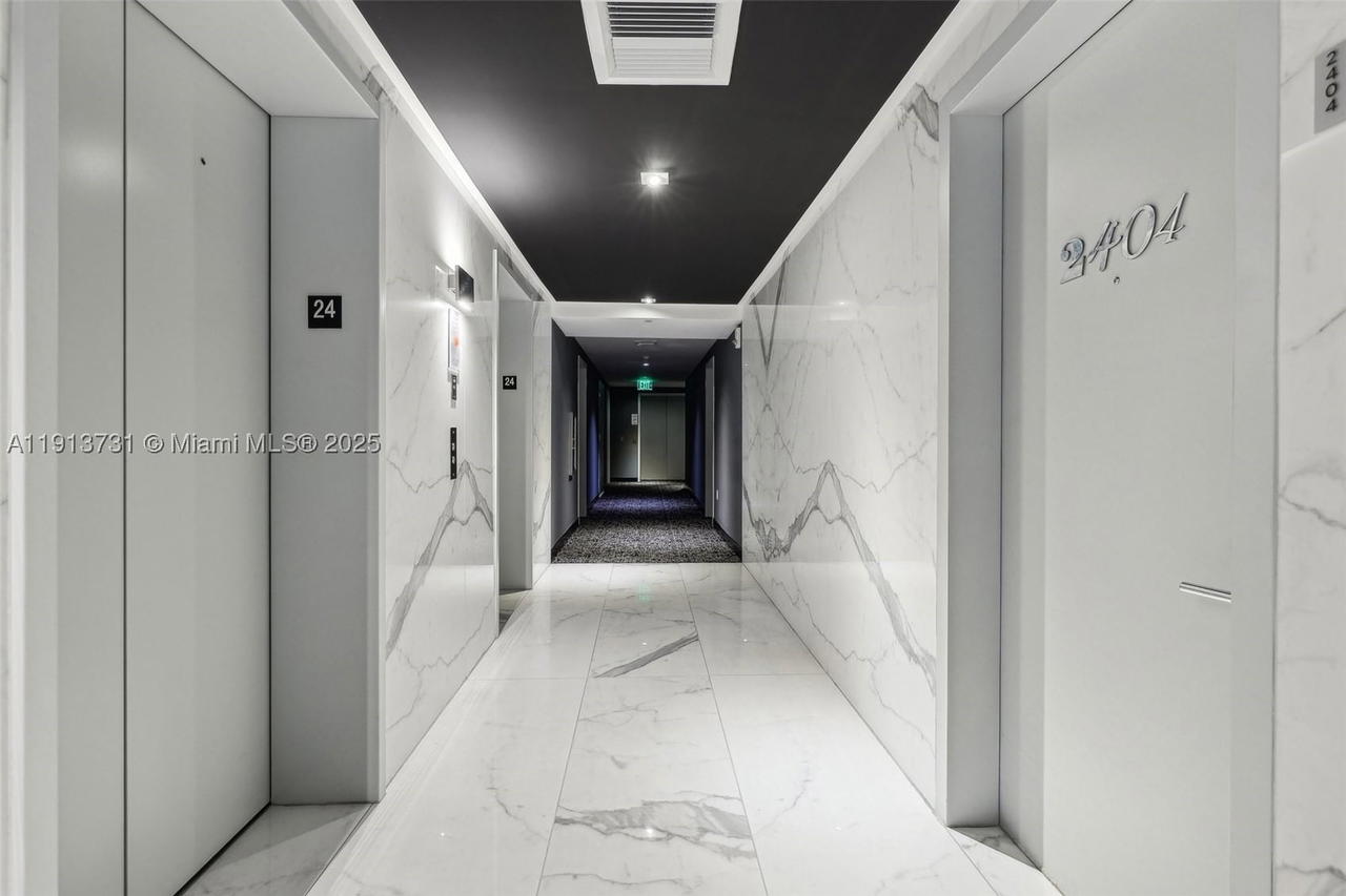 Real estate property located at 1300 Miami Ave #2404, Miami-dade, 1300 S Miami Avenue Condo, Miami, FL