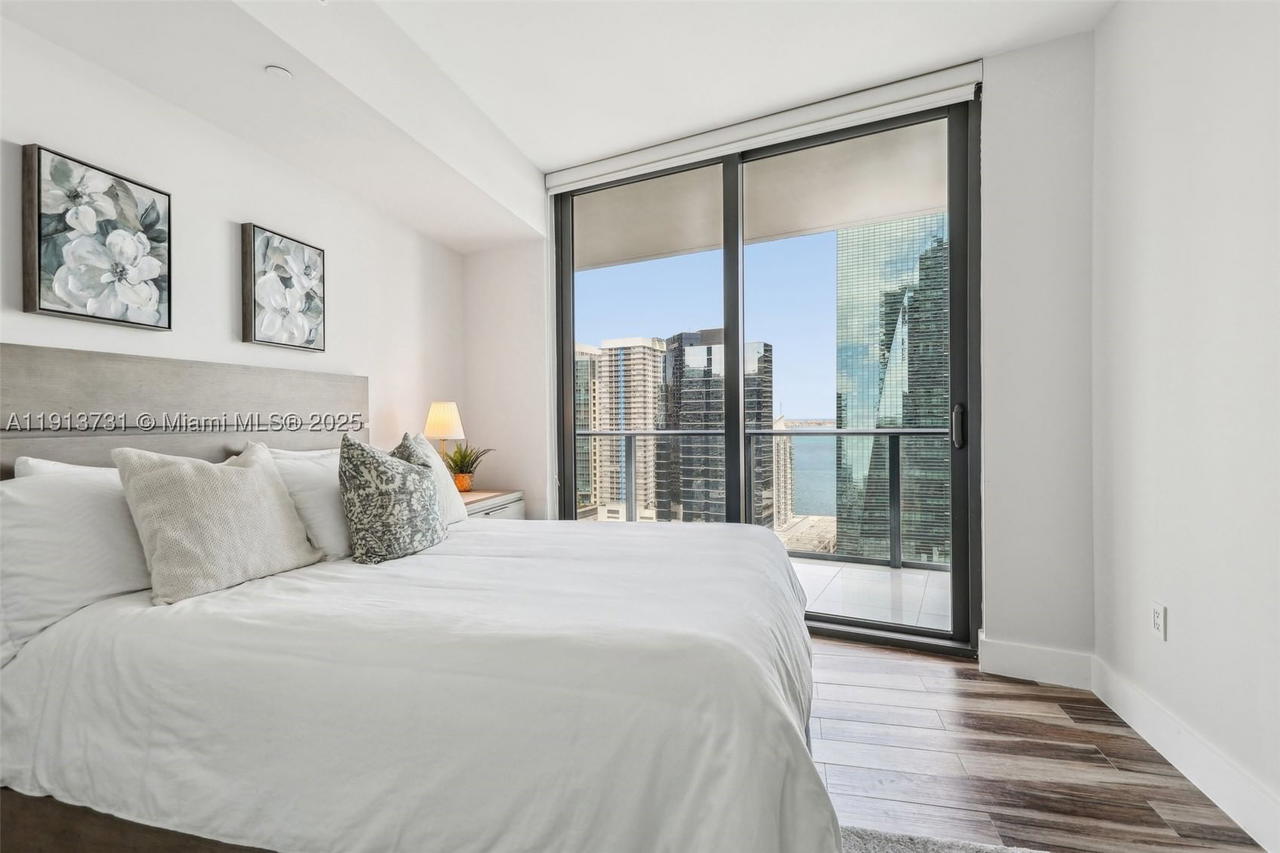 Real estate property located at 1300 Miami Ave #2404, Miami-dade, 1300 S Miami Avenue Condo, Miami, FL