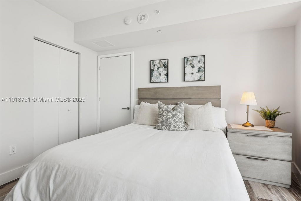 Real estate property located at 1300 Miami Ave #2404, Miami-dade, 1300 S Miami Avenue Condo, Miami, FL