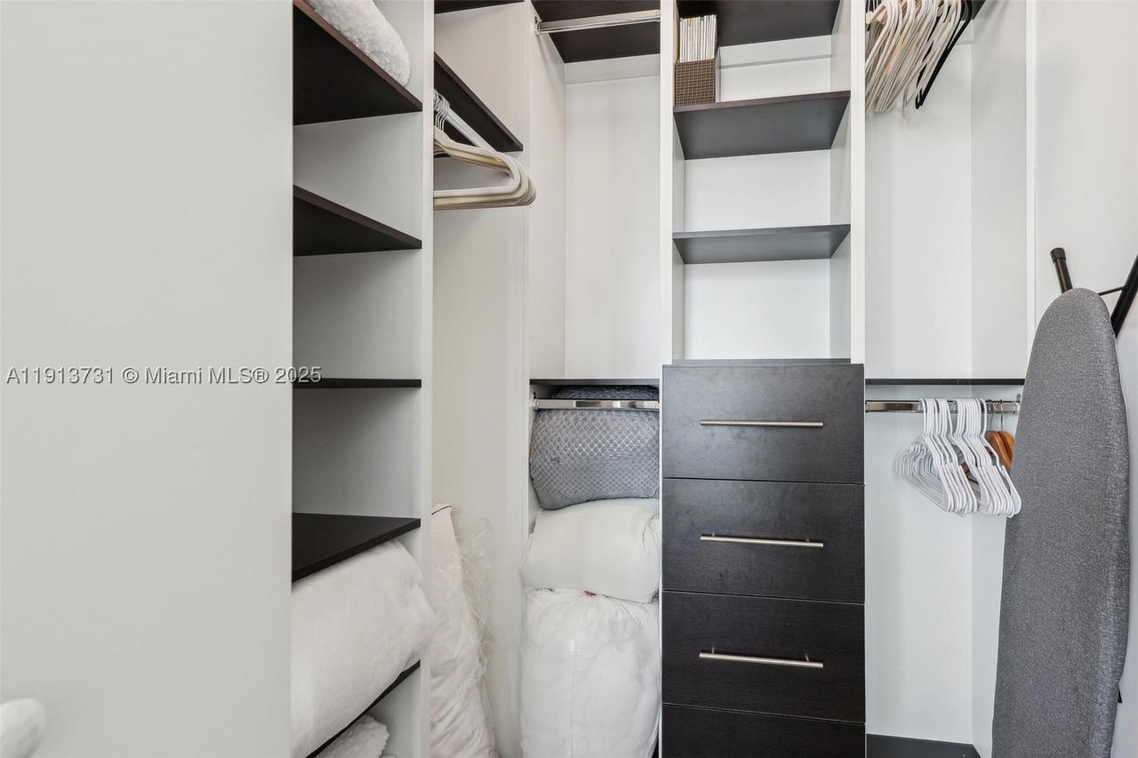 Real estate property located at 1300 Miami Ave #2404, Miami-dade, 1300 S Miami Avenue Condo, Miami, FL