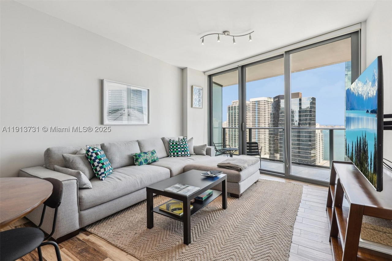 Real estate property located at 1300 Miami Ave #2404, Miami-dade, 1300 S Miami Avenue Condo, Miami, FL
