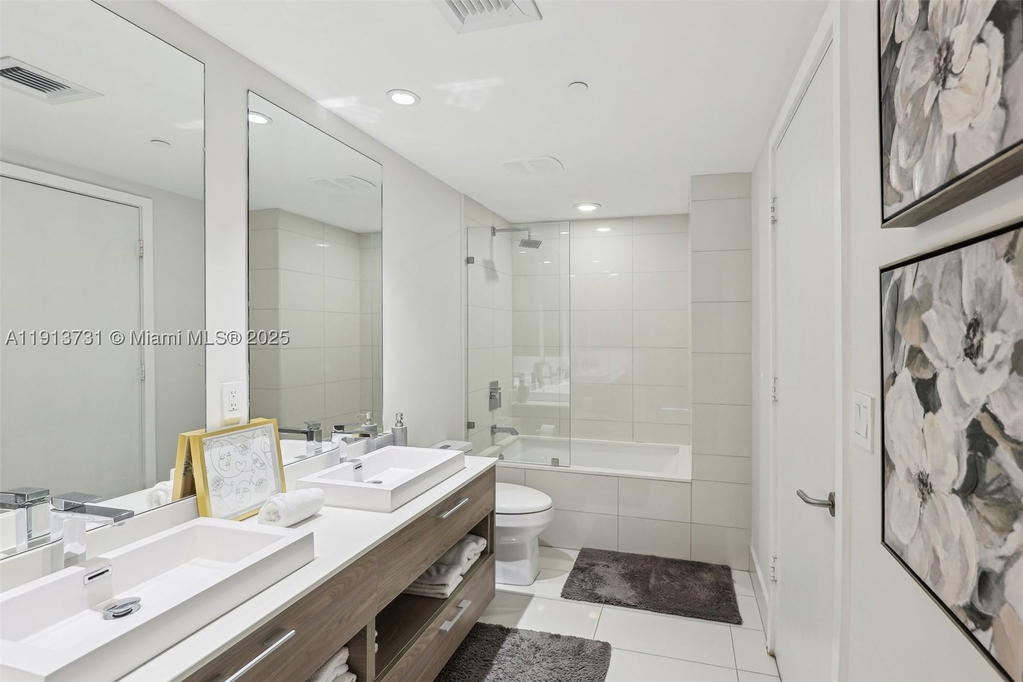 Real estate property located at 1300 Miami Ave #2404, Miami-dade, 1300 S Miami Avenue Condo, Miami, FL