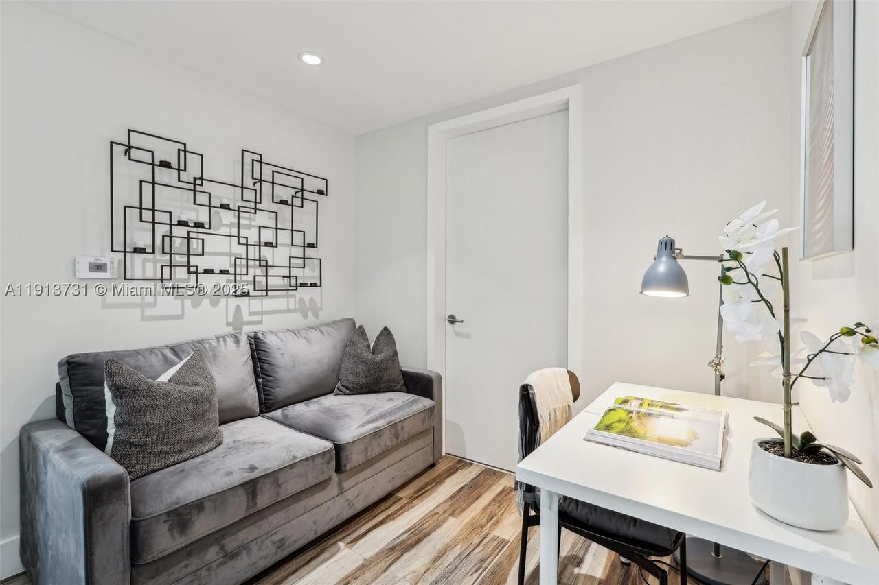 Real estate property located at 1300 Miami Ave #2404, Miami-dade, 1300 S Miami Avenue Condo, Miami, FL