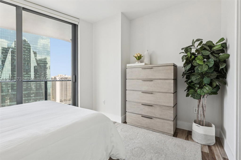 Real estate property located at 1300 Miami Ave #2404, Miami-dade, 1300 S Miami Avenue Condo, Miami, FL