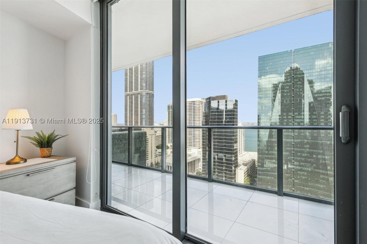 Real estate property located at 1300 Miami Ave #2404, Miami-dade, 1300 S Miami Avenue Condo, Miami, FL