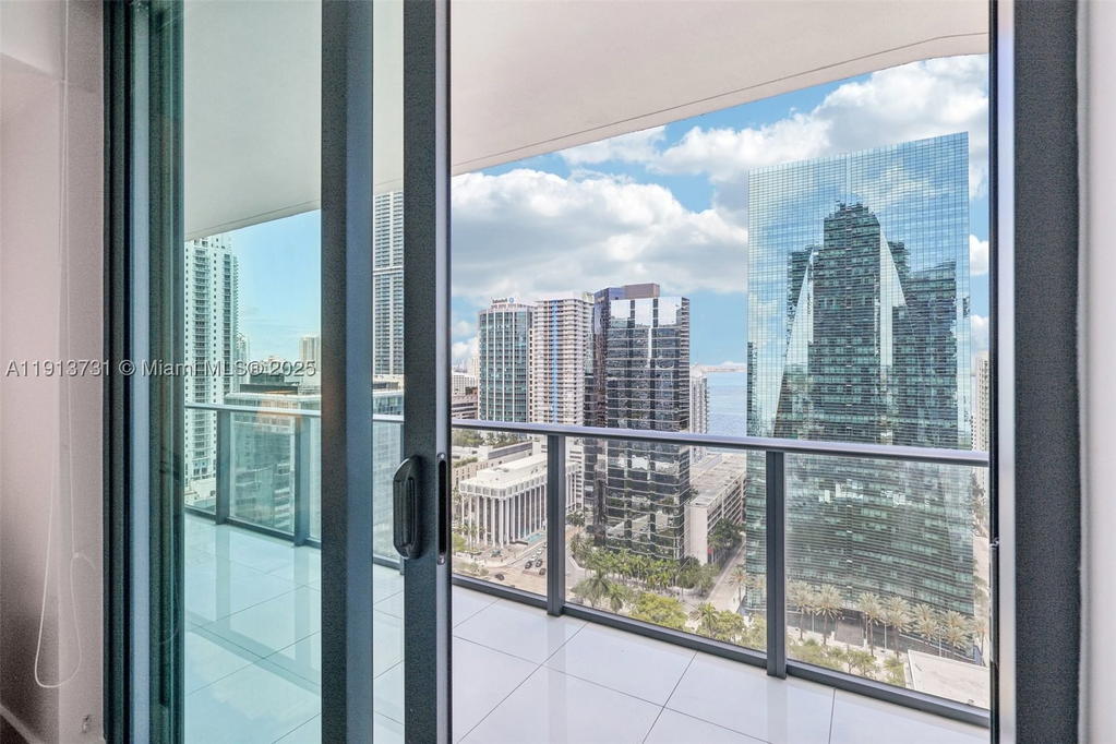 Real estate property located at 1300 Miami Ave #2404, Miami-dade, 1300 S Miami Avenue Condo, Miami, FL