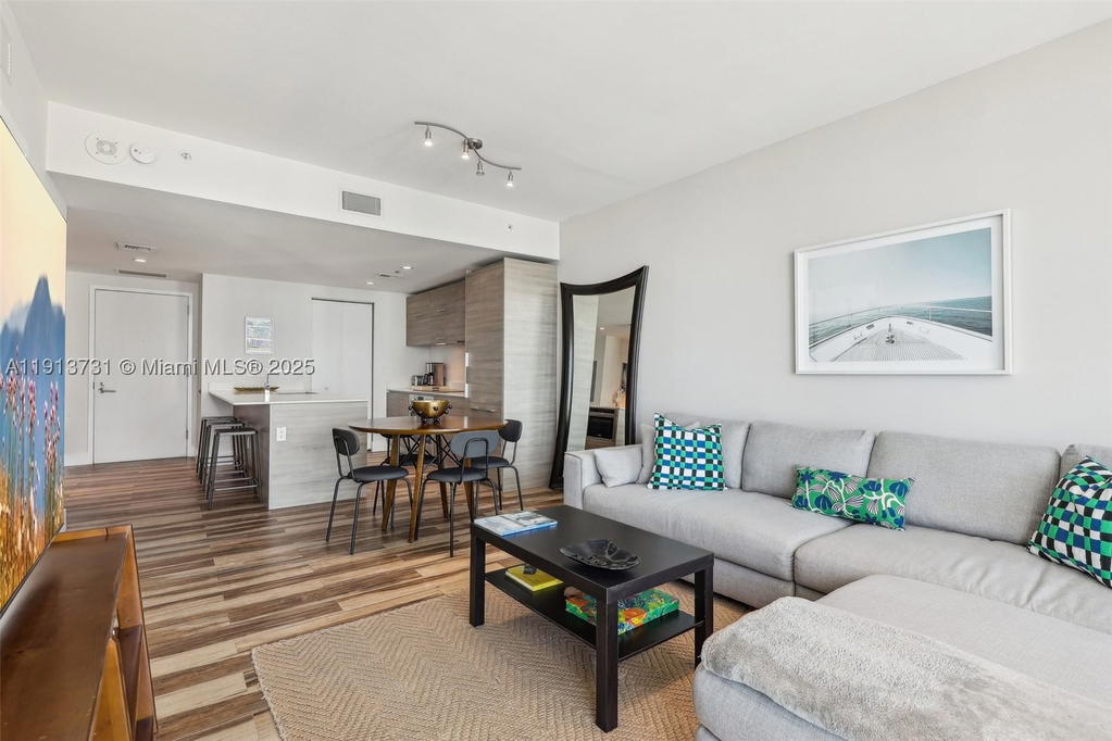 Real estate property located at 1300 Miami Ave #2404, Miami-dade, 1300 S Miami Avenue Condo, Miami, FL