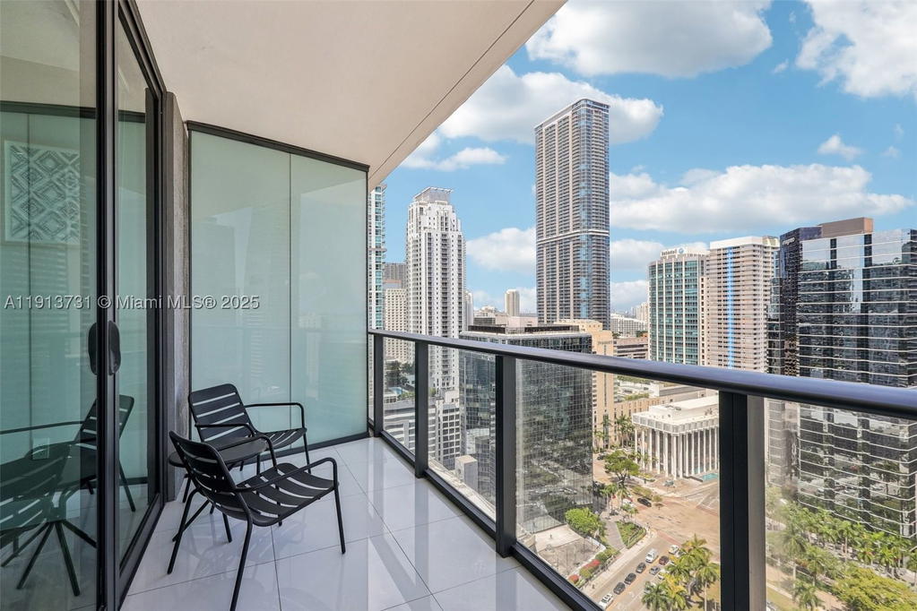 Real estate property located at 1300 Miami Ave #2404, Miami-dade, 1300 S Miami Avenue Condo, Miami, FL