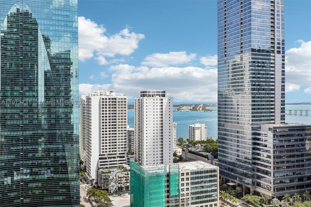 Real estate property located at 1300 Miami Ave #2404, Miami-dade, 1300 S Miami Avenue Condo, Miami, FL