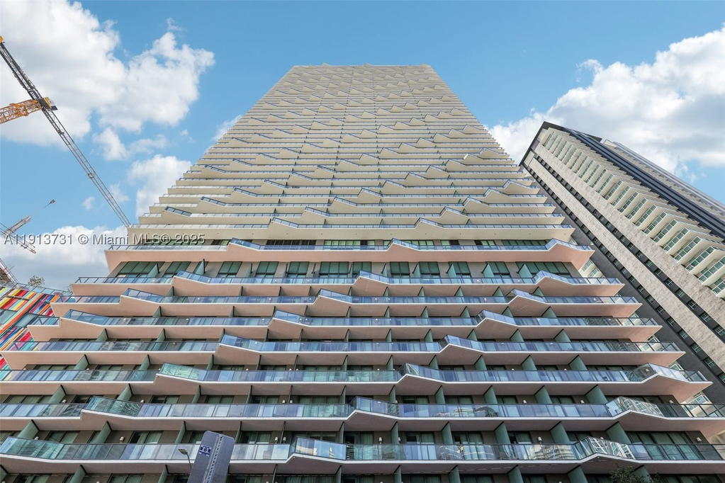 Real estate property located at 1300 Miami Ave #2404, Miami-dade, 1300 S Miami Avenue Condo, Miami, FL