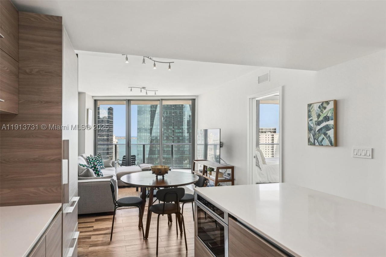 Real estate property located at 1300 Miami Ave #2404, Miami-dade, 1300 S Miami Avenue Condo, Miami, FL