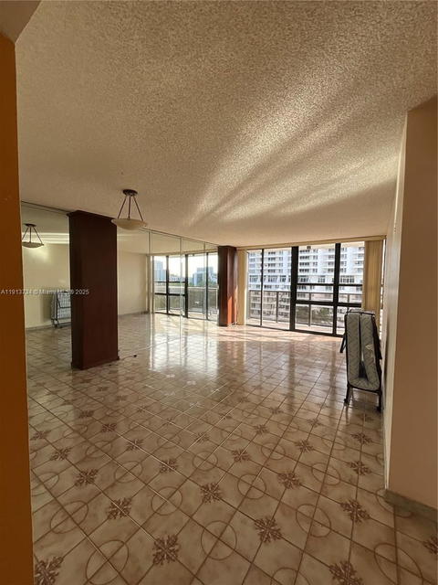 Real estate property located at 600 36th St #817, Miami-dade, Charter Club Condo, Miami, FL