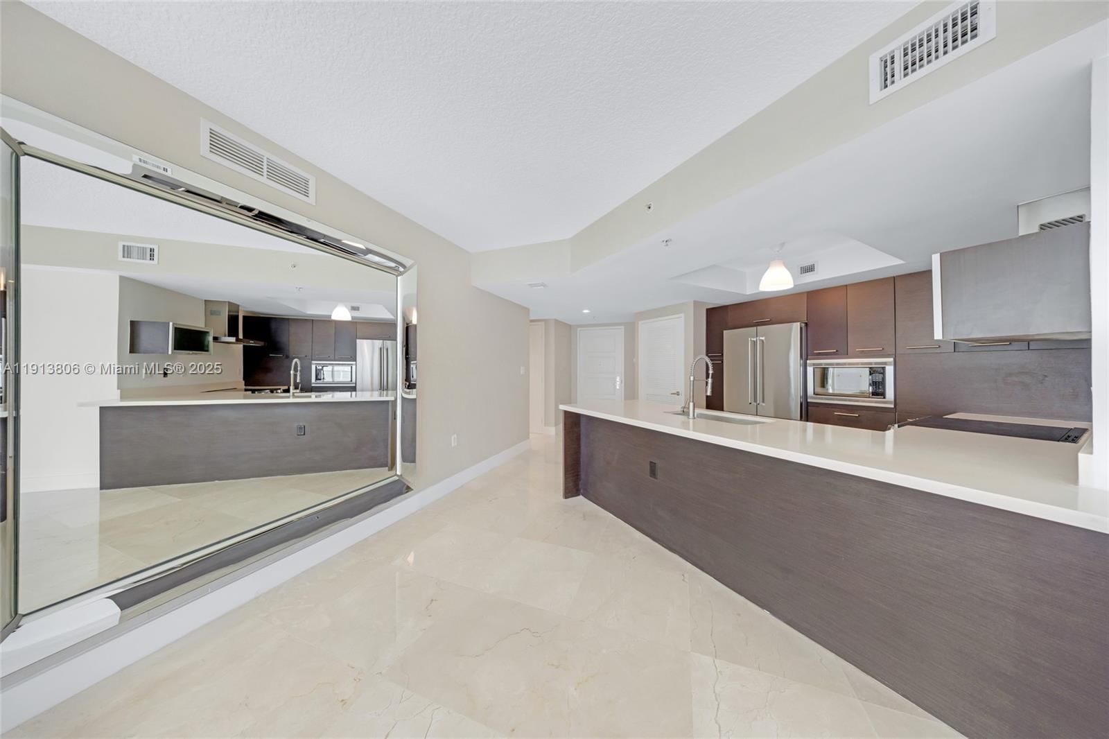 Real estate property located at 150 Sunny Isles Blvd #601, Miami-dade, St Tropez On The Bay 1 Co, Sunny Isles Beach, FL