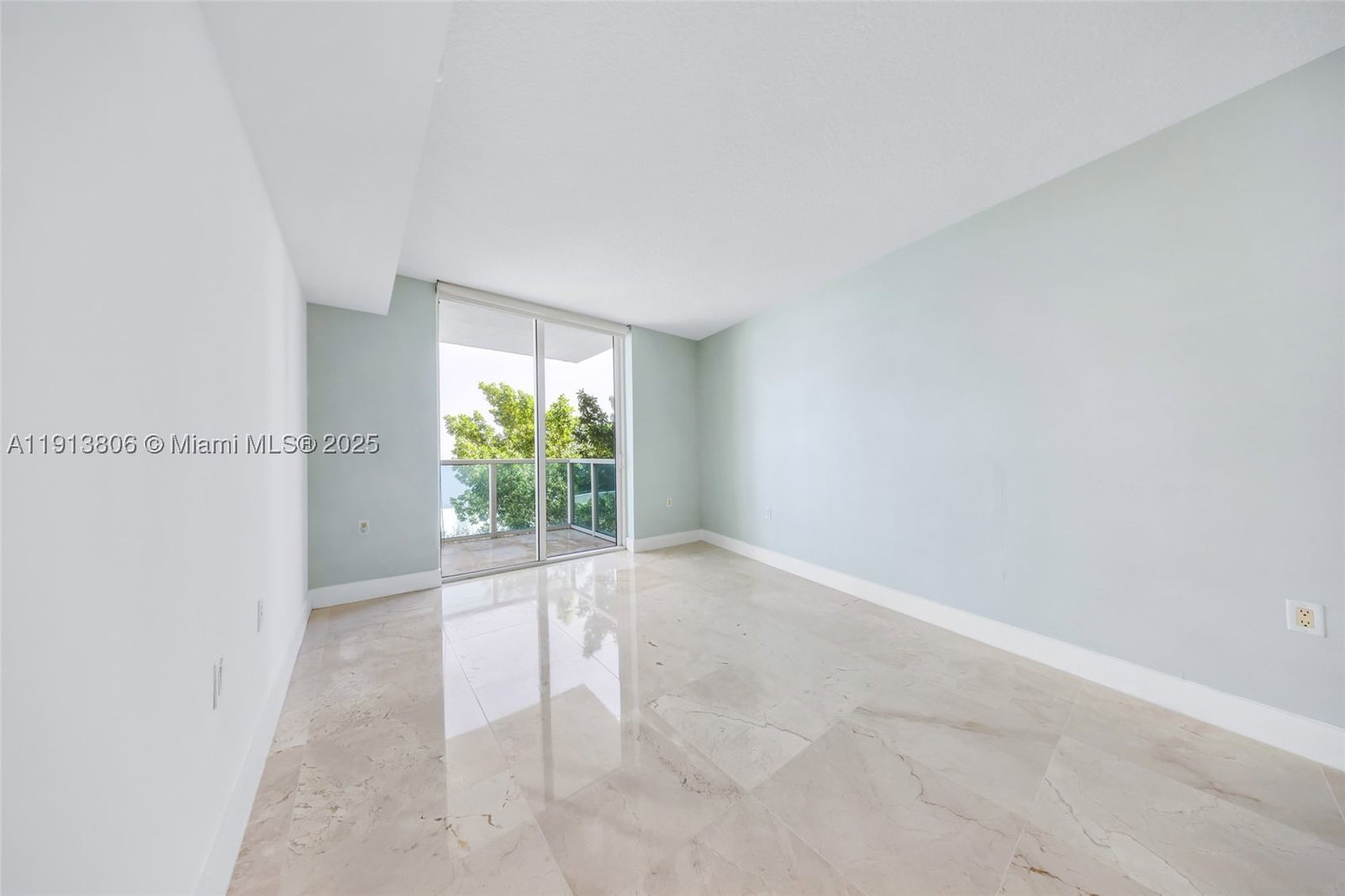 Real estate property located at 150 Sunny Isles Blvd #601, Miami-dade, St Tropez On The Bay 1 Co, Sunny Isles Beach, FL