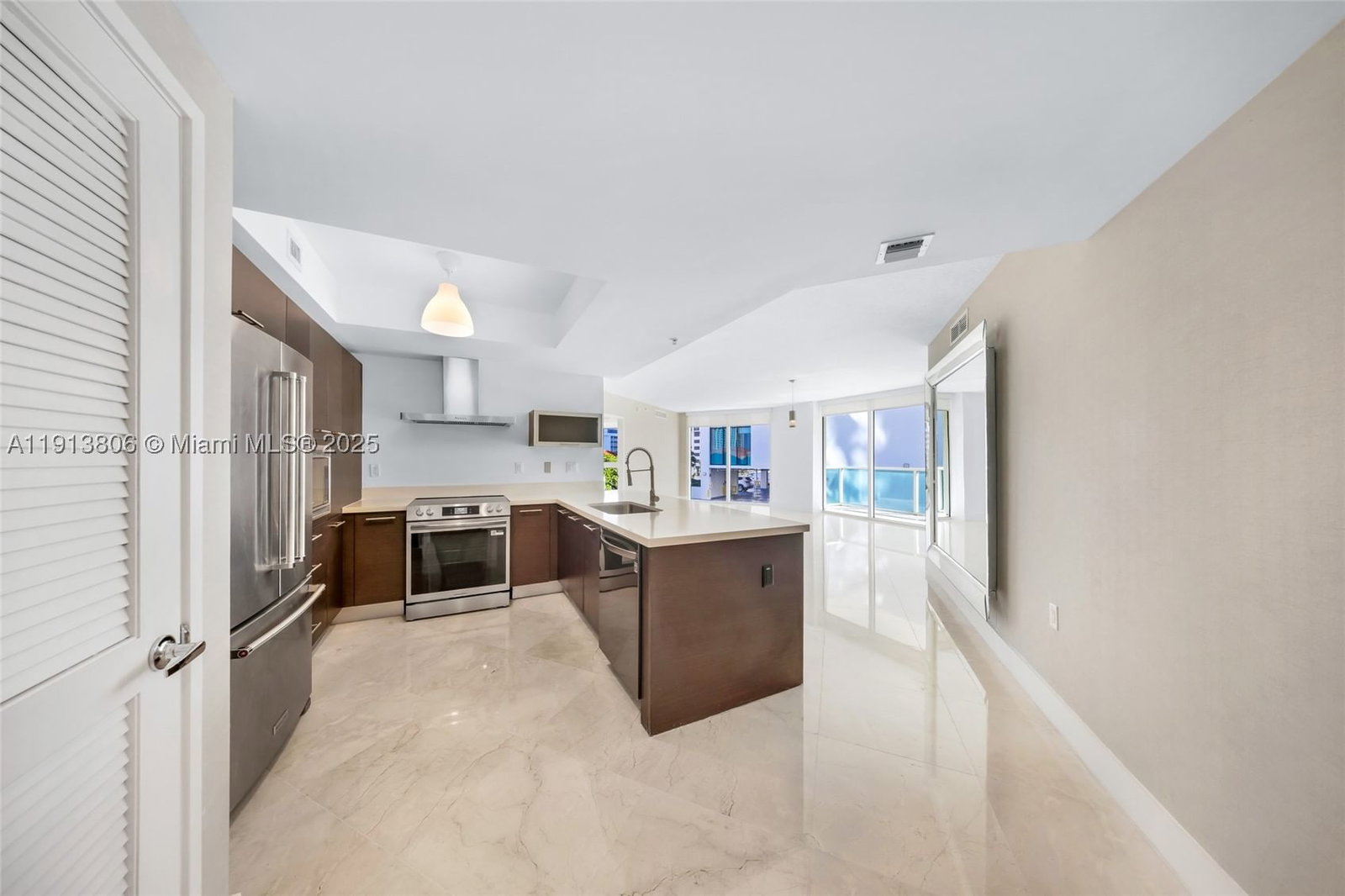 Real estate property located at 150 Sunny Isles Blvd #601, Miami-dade, St Tropez On The Bay 1 Co, Sunny Isles Beach, FL