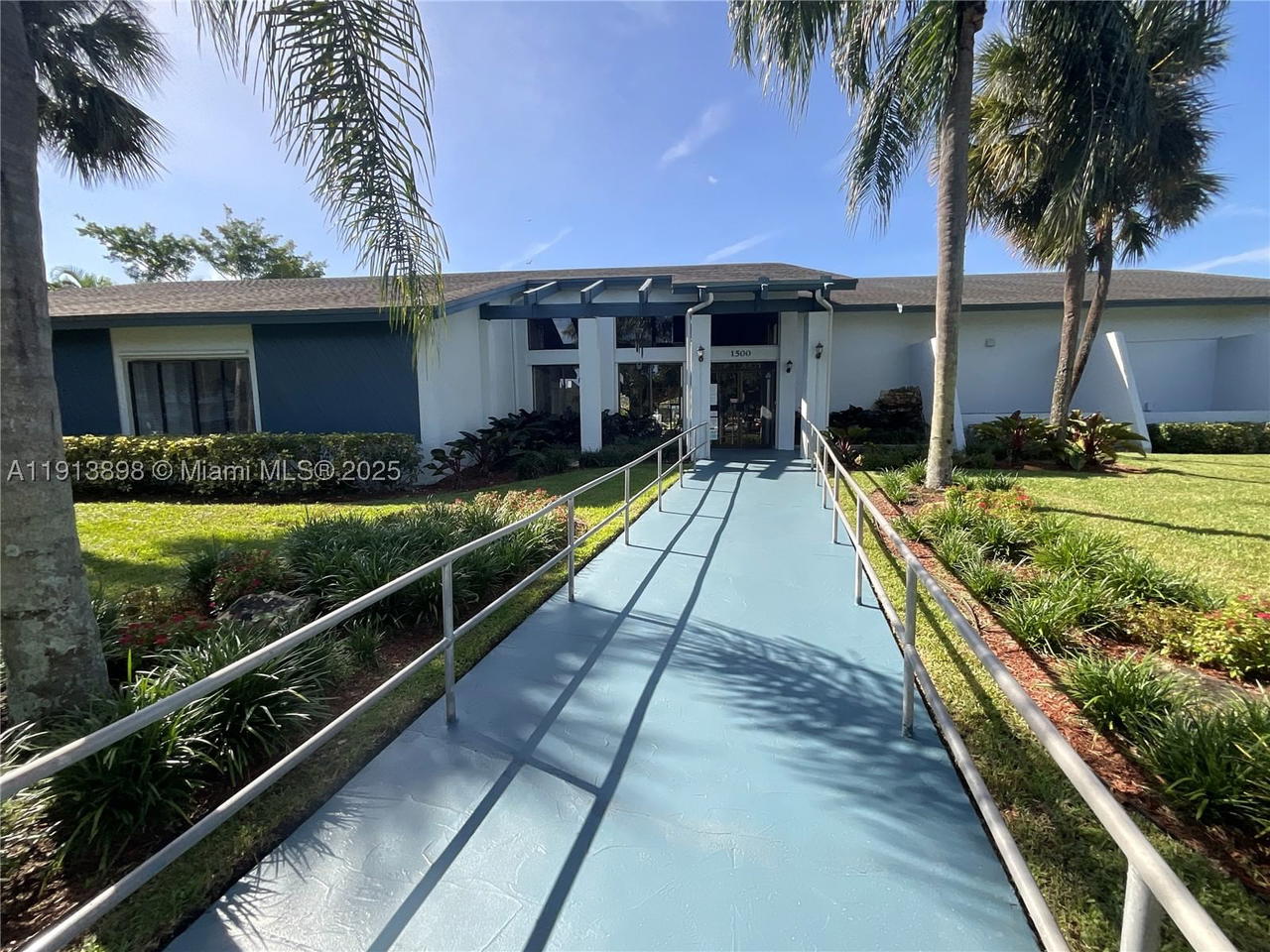 Real estate property located at 7690 18th St #303, Broward, 8 Of Palm Springs 2 Condo, Margate, FL