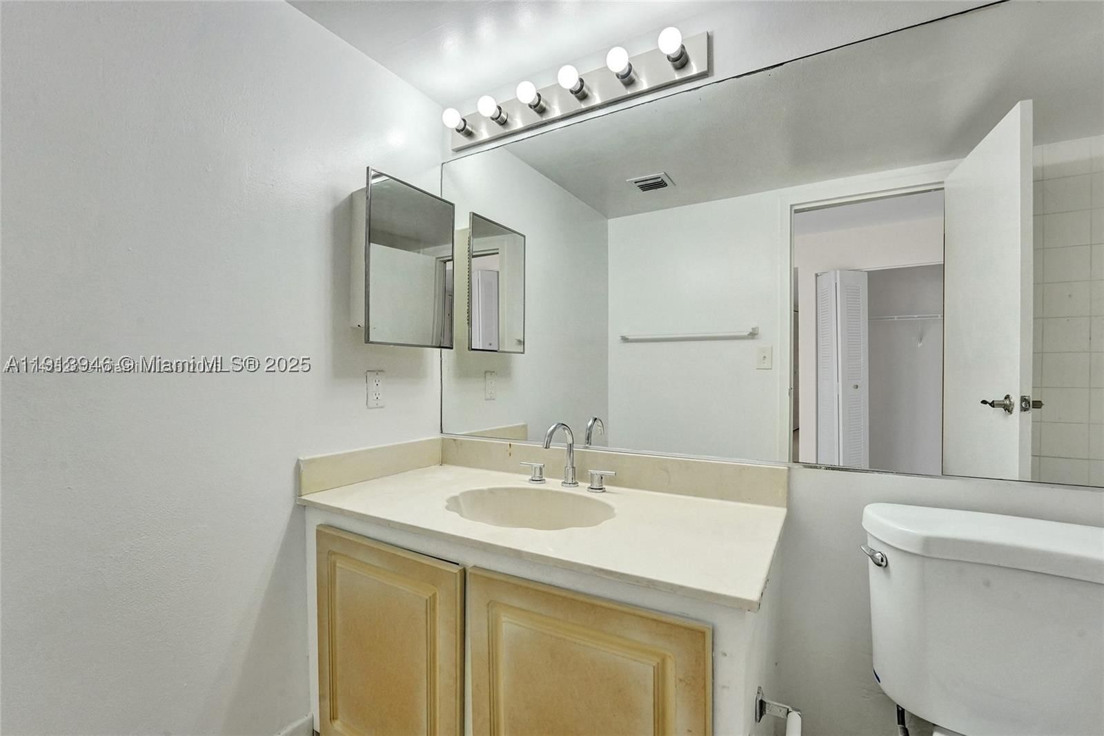Real estate property located at 7601 Treasure Dr #406, Miami-dade, The Grandview Palace Cond, North Bay Village, FL
