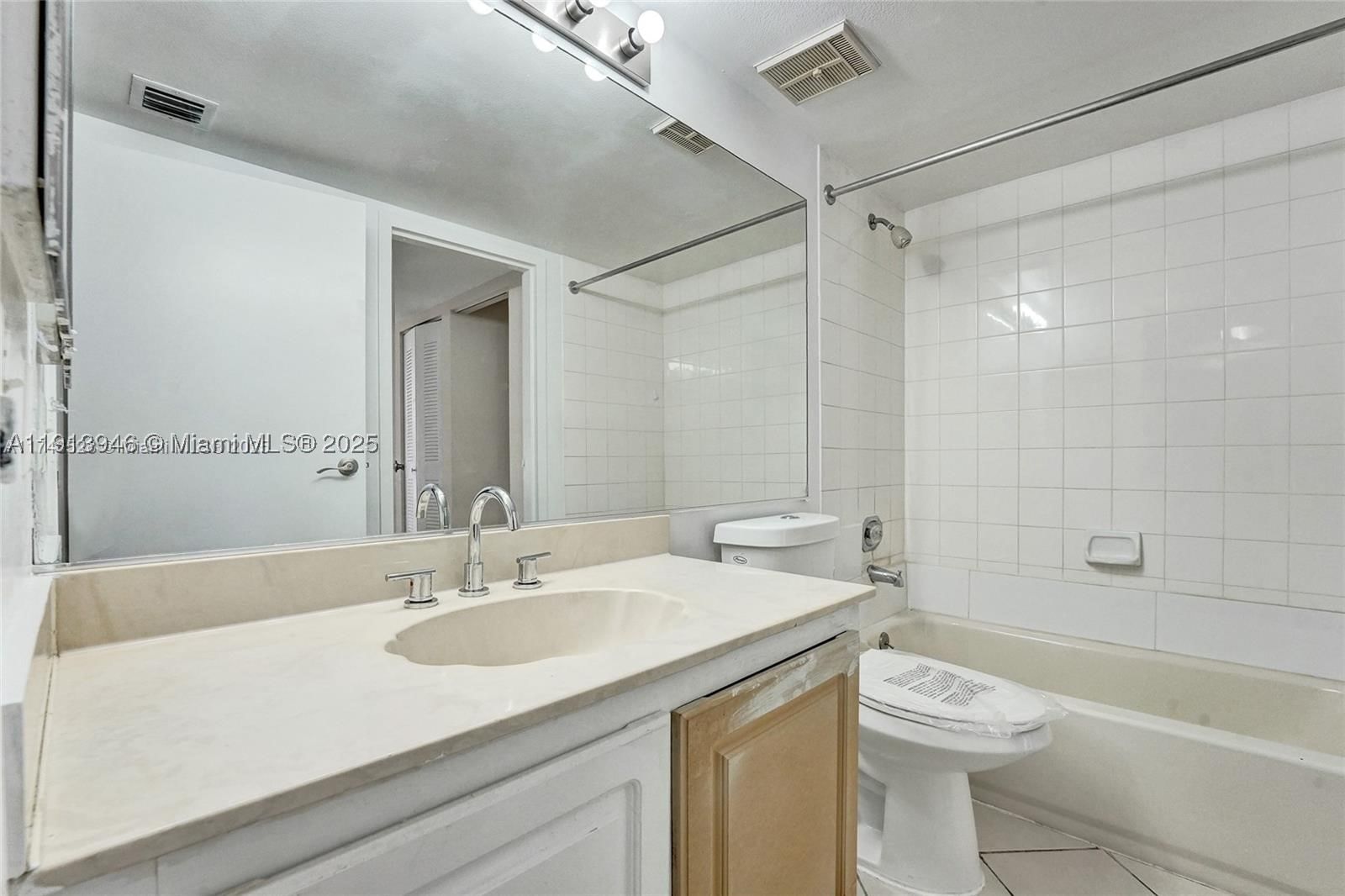 Real estate property located at 7601 Treasure Dr #406, Miami-dade, The Grandview Palace Cond, North Bay Village, FL