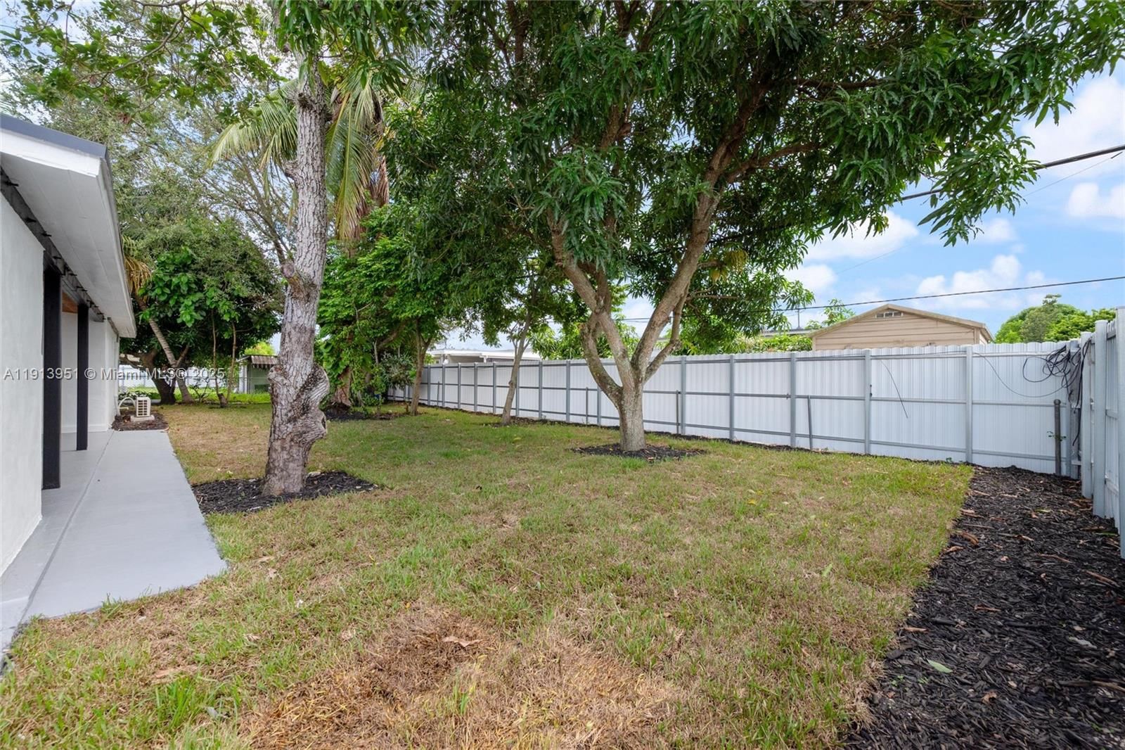 Real estate property located at 4932 173rd Dr, Miami-dade, Carol City 5th Addn, Miami Gardens, FL