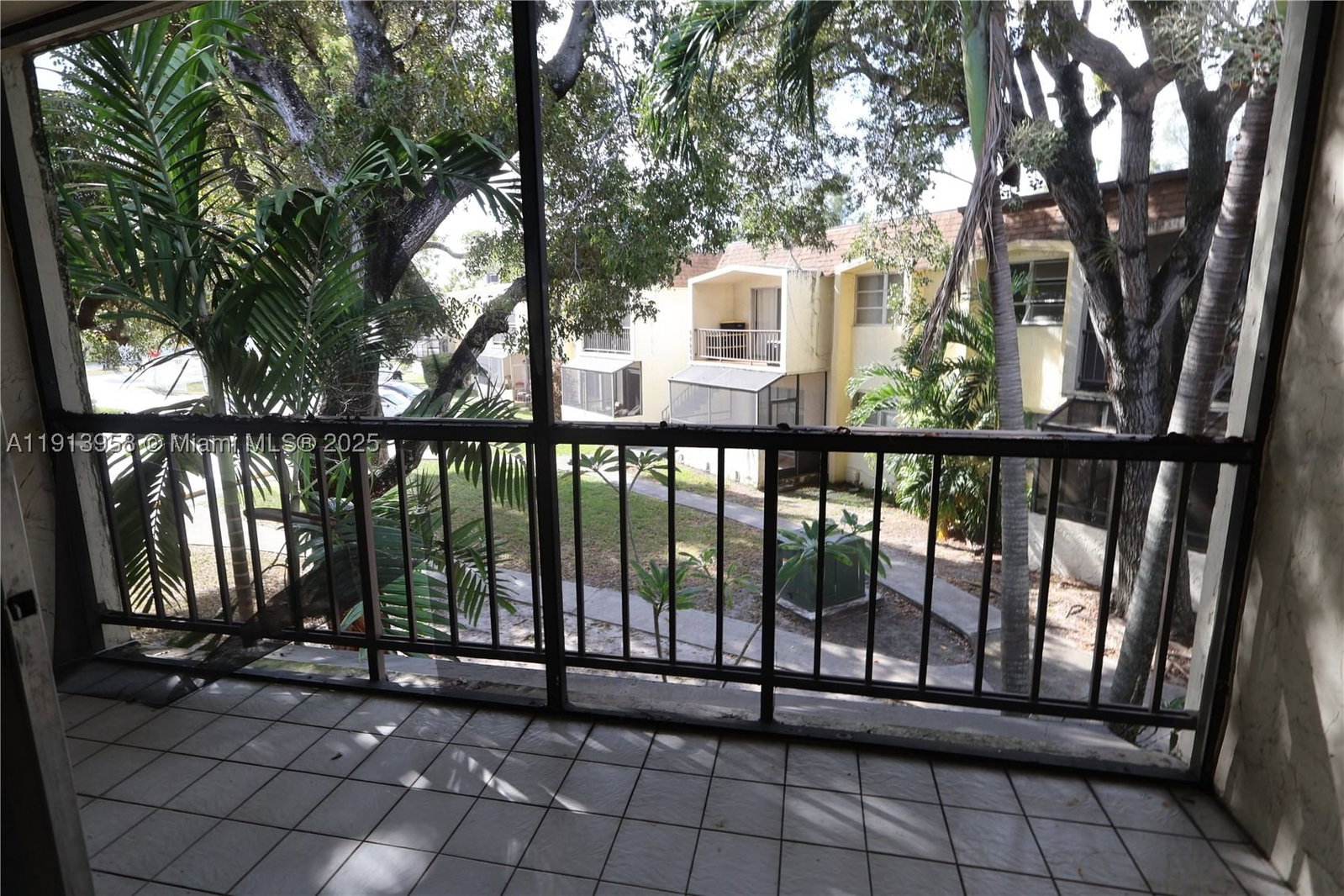 Real estate property located at 7825 Miller Dr C211, Miami-dade, Lakewood Villas Condo, Miami, FL