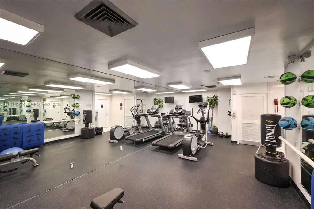 Real estate property located at 2100 Ocean Ln #1009, Broward, Point Of Americas Condo, Fort Lauderdale, FL