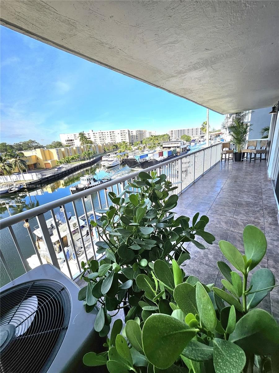 Real estate property located at 1800 24th Ave #408, Miami-dade, Isla Del Mar Condo, Miami, FL