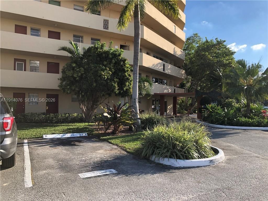 Real estate property located at 1750 191st St #403-1, Miami-dade, Jade Winds Group-daisy Ga, Miami, FL