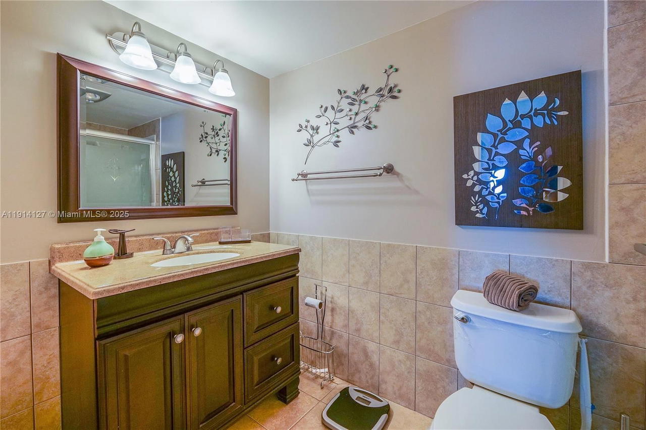 Real estate property located at 4751 21st St #515, Broward, Castle Apartments 12 Cond, Lauderhill, FL