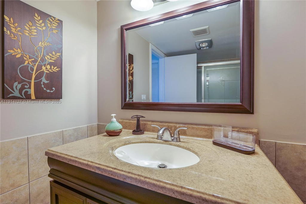 Real estate property located at 4751 21st St #515, Broward, Castle Apartments 12 Cond, Lauderhill, FL