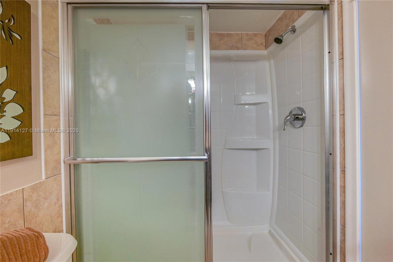Real estate property located at 4751 21st St #515, Broward, Castle Apartments 12 Cond, Lauderhill, FL