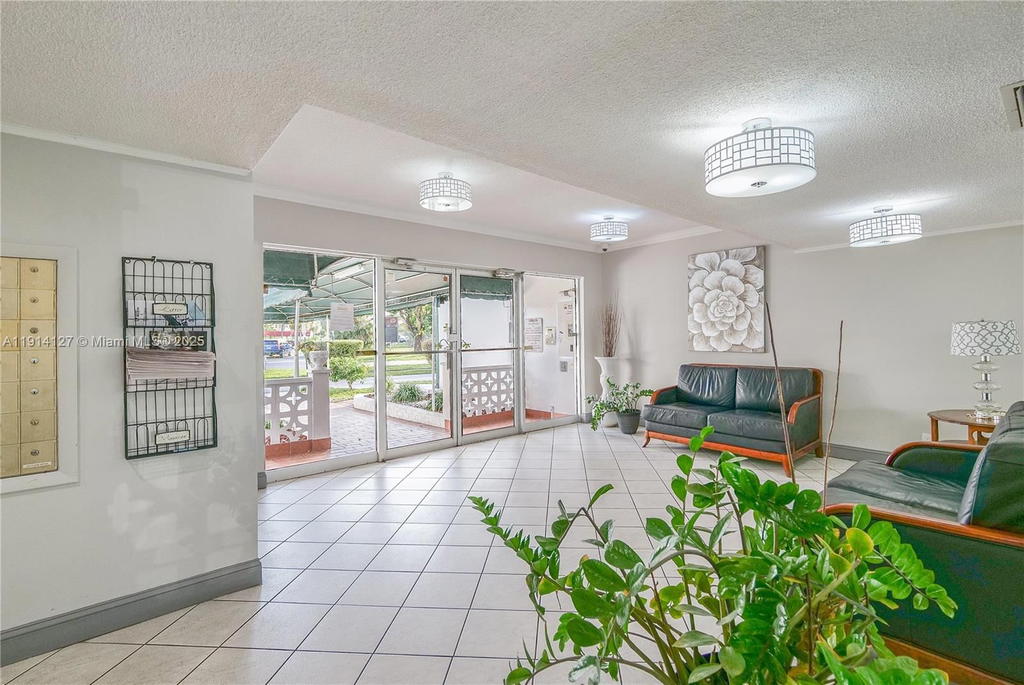 Real estate property located at 4751 21st St #515, Broward, Castle Apartments 12 Cond, Lauderhill, FL