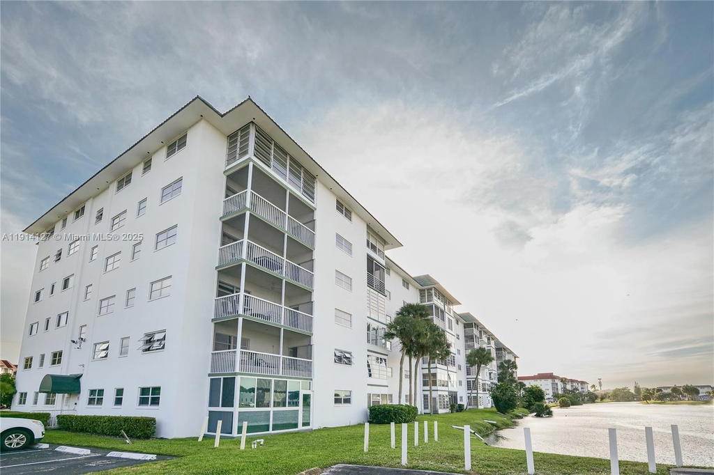 Real estate property located at 4751 21st St #515, Broward, Castle Apartments 12 Cond, Lauderhill, FL