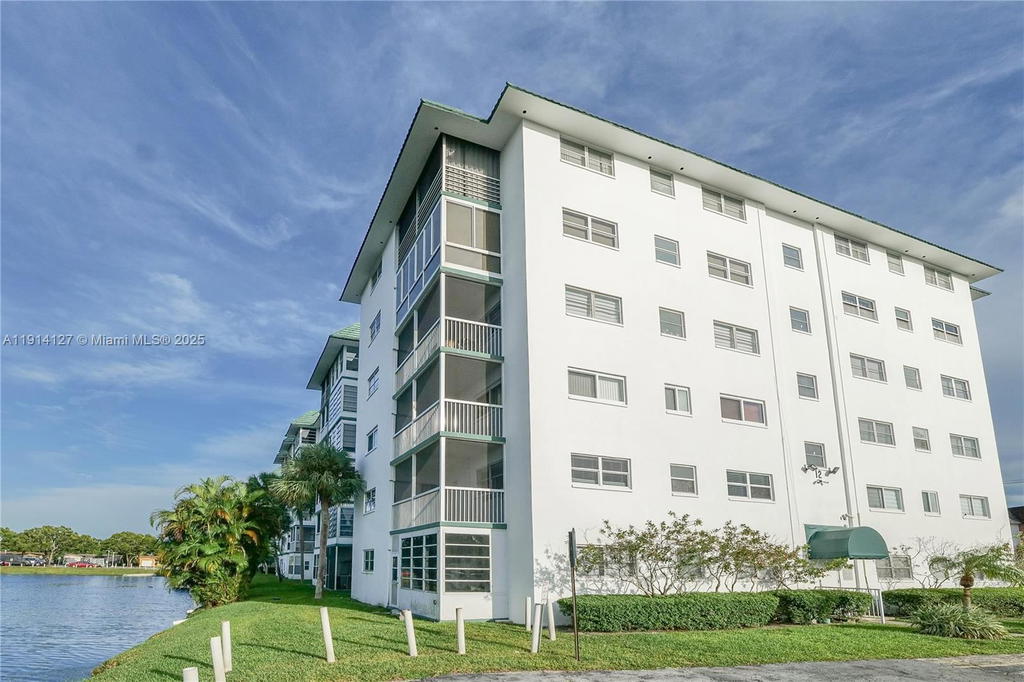 Real estate property located at 4751 21st St #515, Broward, Castle Apartments 12 Cond, Lauderhill, FL