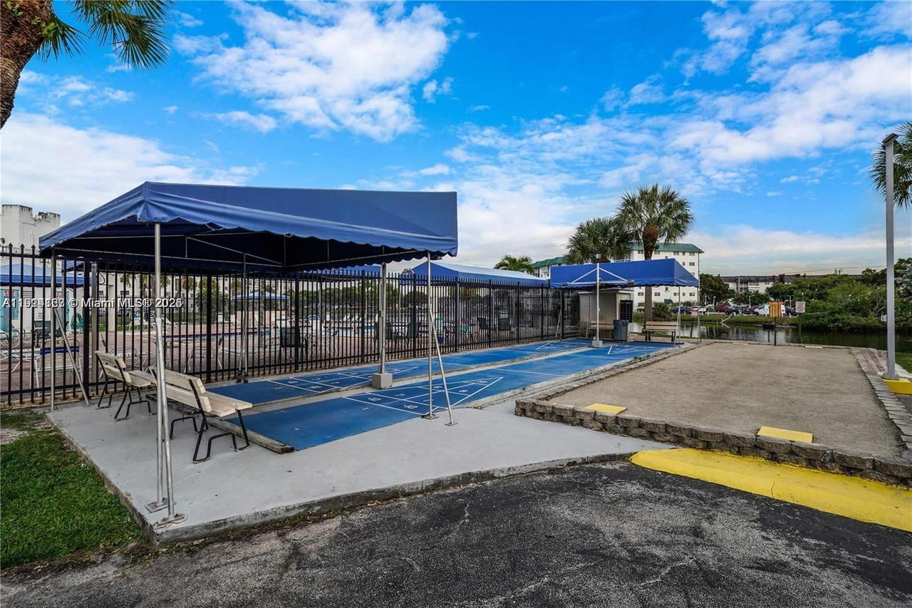 Real estate property located at 4751 21st St #515, Broward, Castle Apartments 12 Cond, Lauderhill, FL