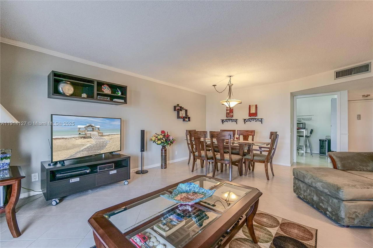 Real estate property located at 4751 21st St #515, Broward, Castle Apartments 12 Cond, Lauderhill, FL