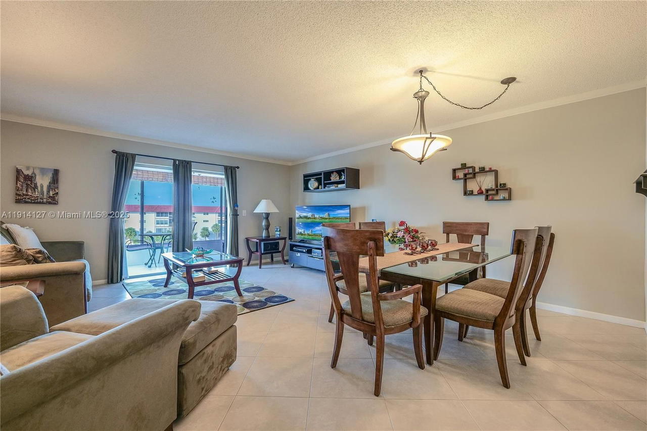 Real estate property located at 4751 21st St #515, Broward, Castle Apartments 12 Cond, Lauderhill, FL