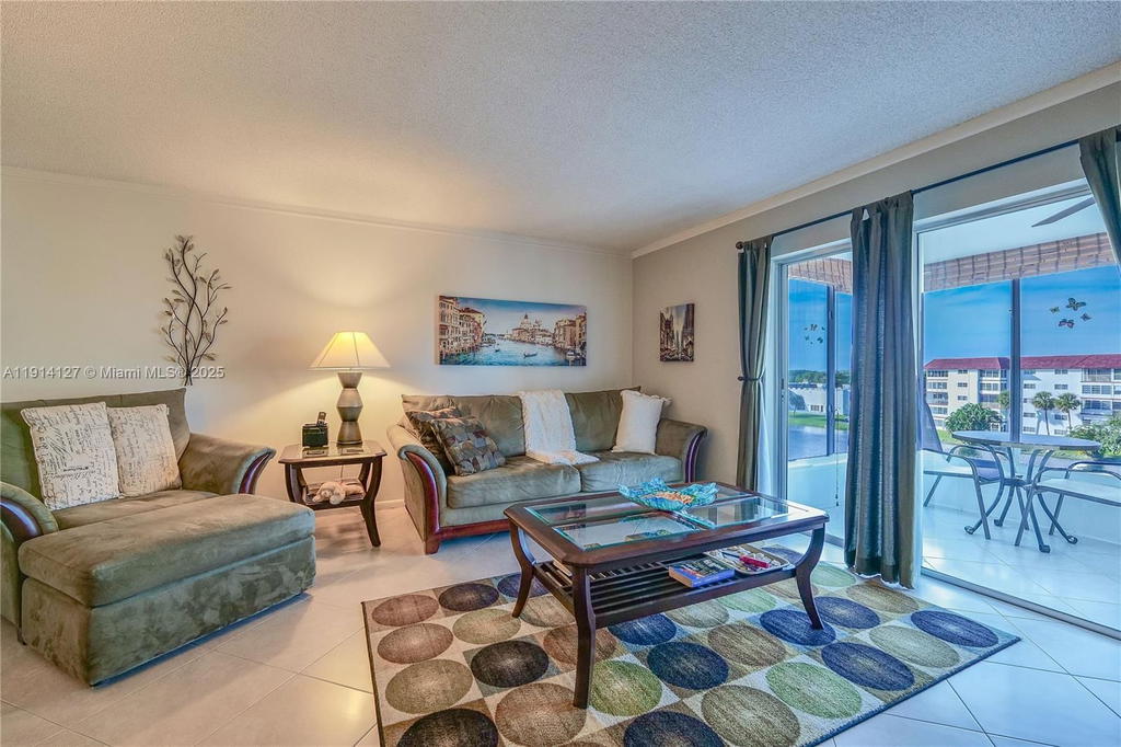 Real estate property located at 4751 21st St #515, Broward, Castle Apartments 12 Cond, Lauderhill, FL